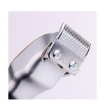 ماشین اصلاح موی سر و صورت تریمر وی جی آر مدل V-652، با طراحی ارگونومیک، دارای اهرم تنظیم و صفحه نمایشگر، منبع انرژی باتری قابل شارژ، اندازه اصلاح 3 تا 12 میلی‌متر، جنس تیغه استیل پیشرفته، مدت زمان شارژ 120 دقیقه و مدت زمان استفاده پس از شارژ 120 دقیقه - Image 3